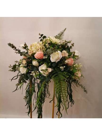 Aranjament floral diametru 40 cm cu verdeata si flori artificiale