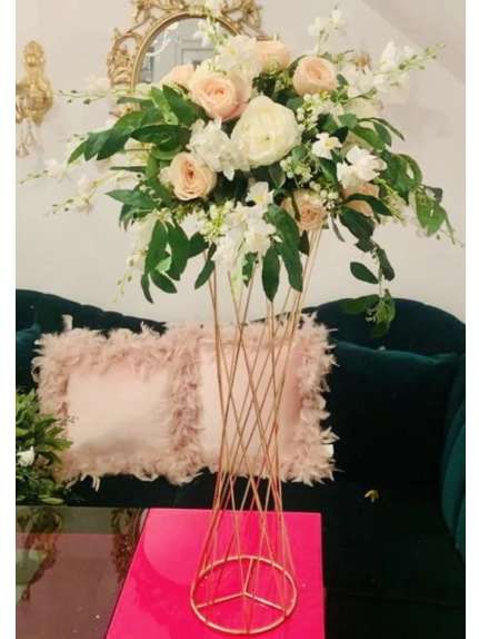 Aranjament floral diametru 40 cm cu trandafiri si flori artificiale – Cod T2