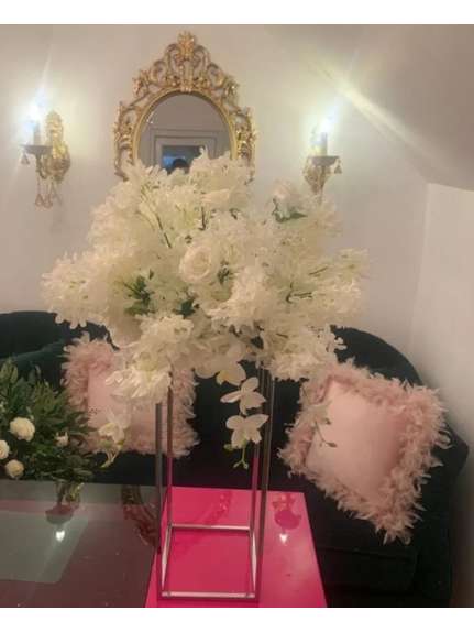 Aranjament floral diametru 40 cm cu trandafiri si orhidee