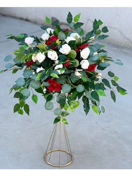 Aranjament cu Eucalipt, Frunze de Ficus si Trandafiri Crem & Rosii – 45 cm