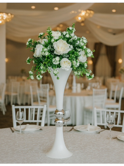 Aranjament floral cu flori albe si verdeata GREEN299 – diametru 45 cm