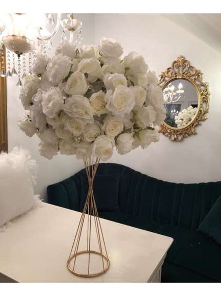 Aranjament Floral cu Trandafiri Albi – Diametru 40 cm