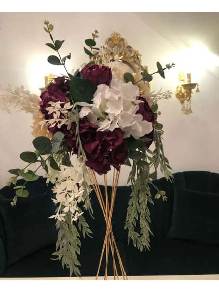 Aranjament floral curgator cu hortensii si trandafiri, diametru 40 cm