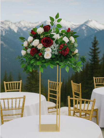 Aranjament floral cu ruscus si trandafiri grena – 25 cm diametru