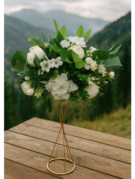 Aranjament Royal Green cu Trandafiri Albi – 35 cm Diametru