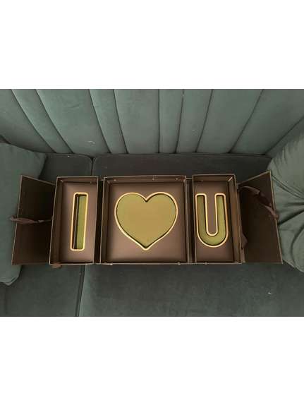 Cutie Cadou Cod 20203 – Negru cu burete floral „I ❤️ U”